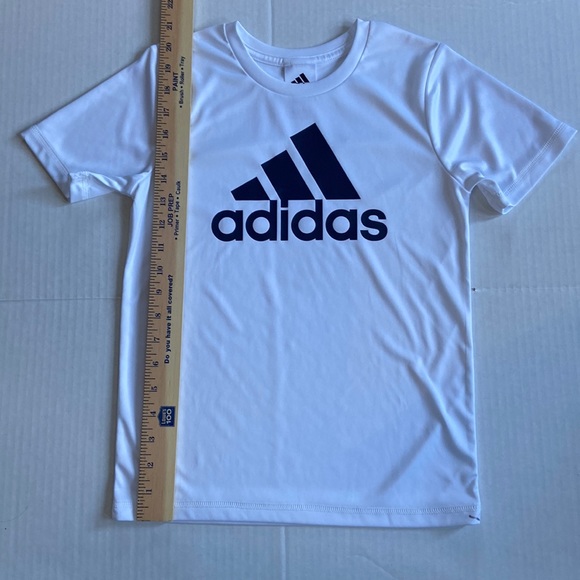 Adidas youth T-shirt white with applied graphic. Youth 7 self-wick fabric. - Picture 1 of 3